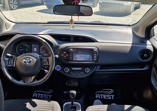 Toyota Yaris cena 56900 przebieg: 115000, rok produkcji 2017 z Lwówek małe 172